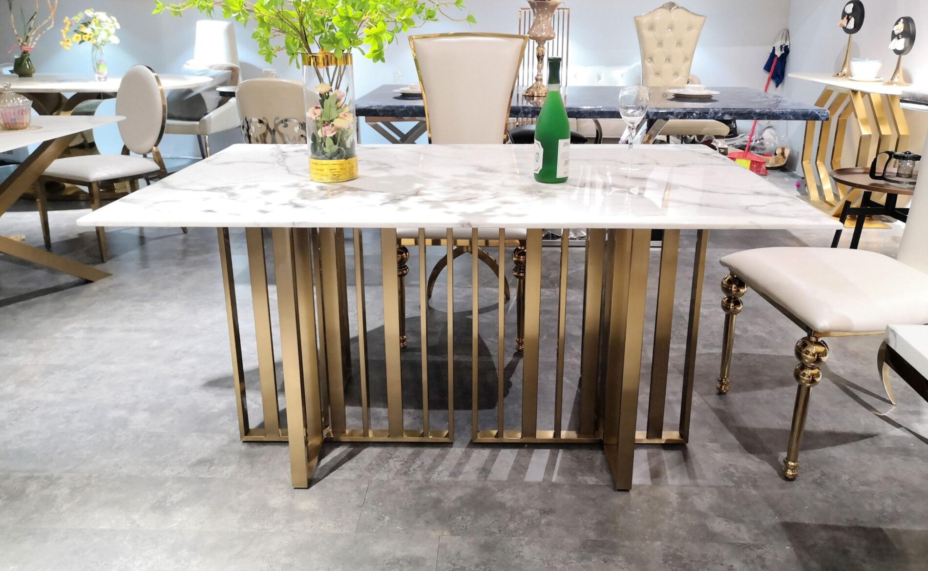 Dining Table: DH0012