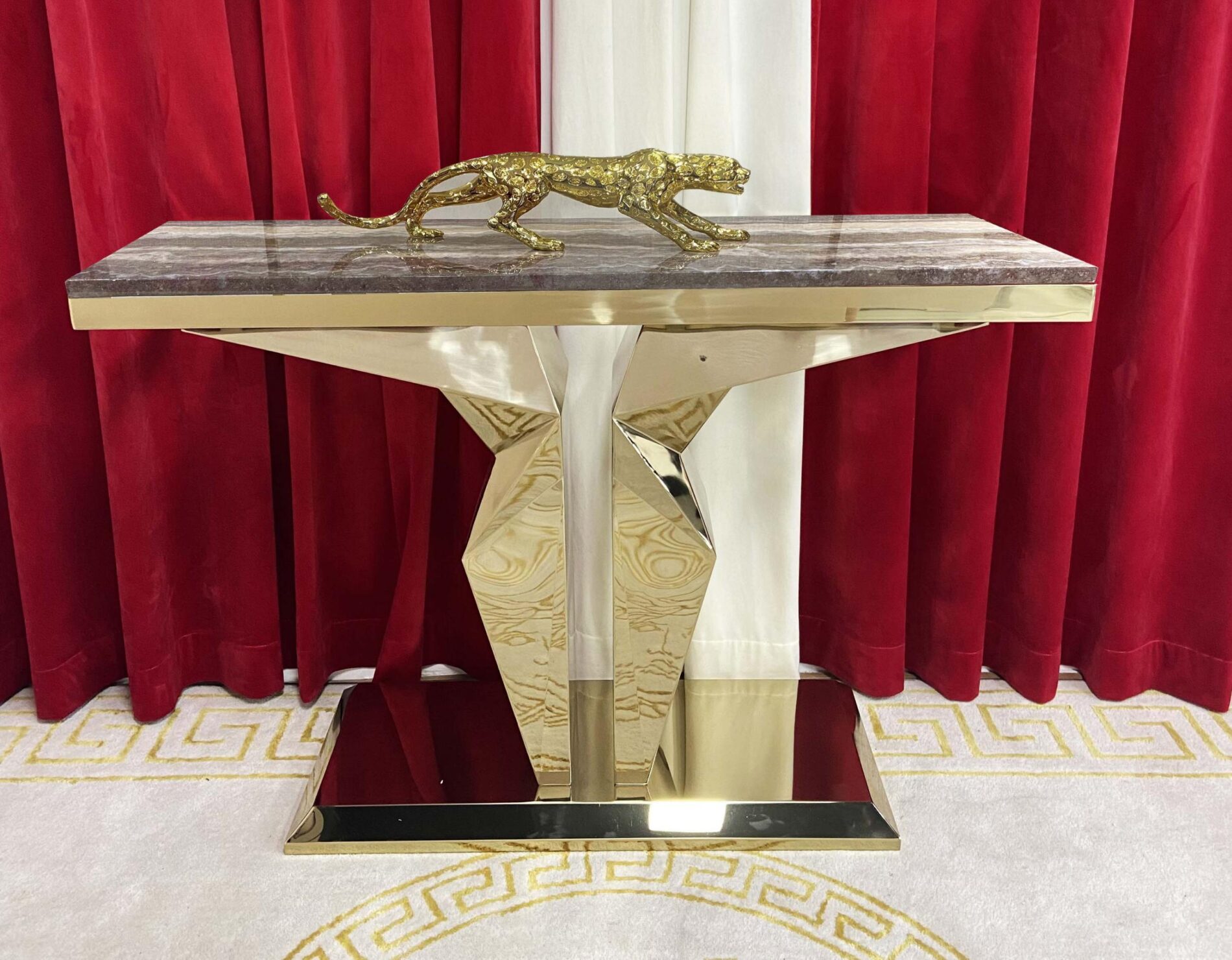 Console Table: CD048